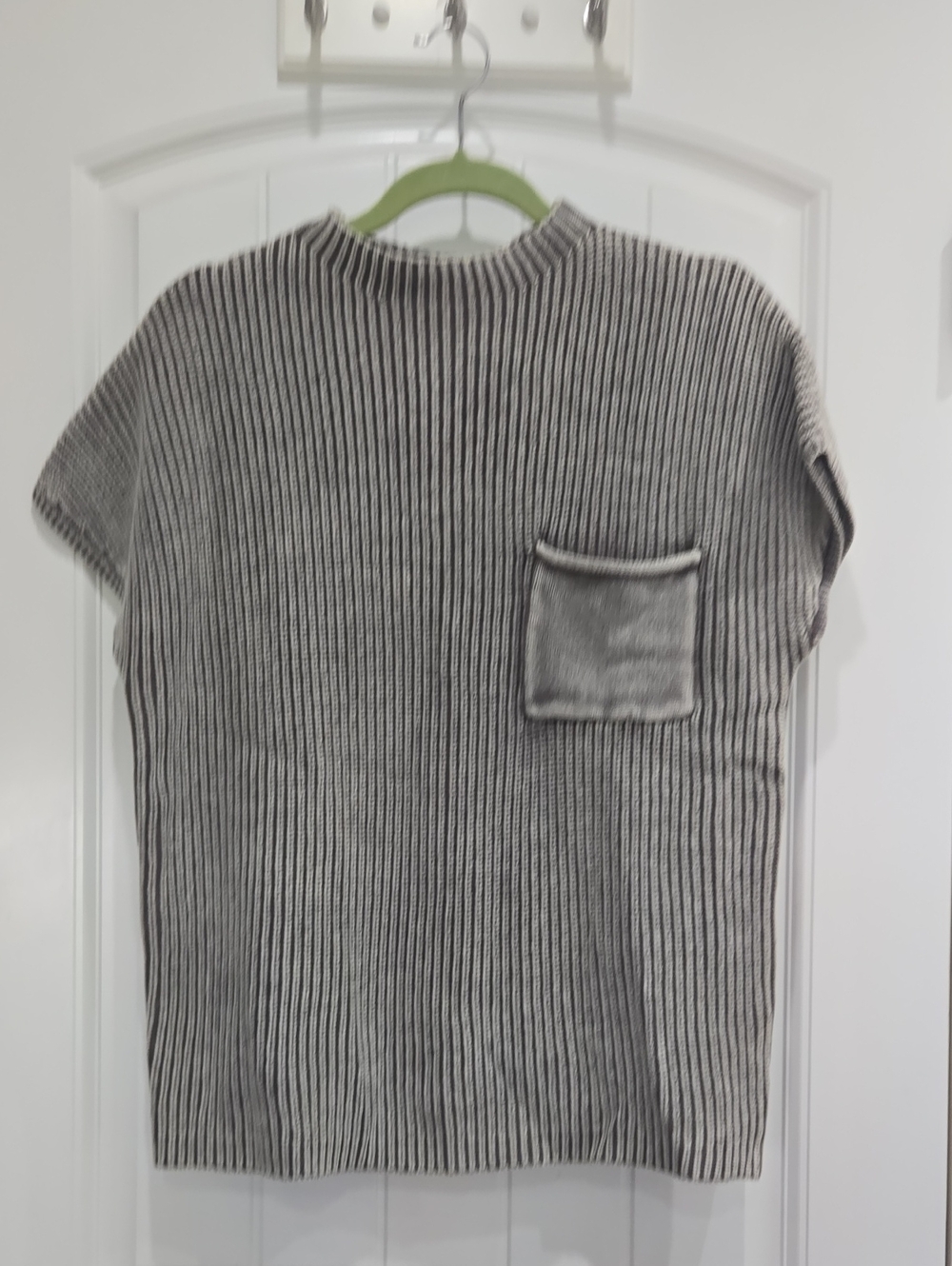 Zenana Outfitters Womens Ribbed Gray Short-Sleeve Sweater with Pocket
